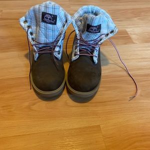 Brown/plaid timberlands